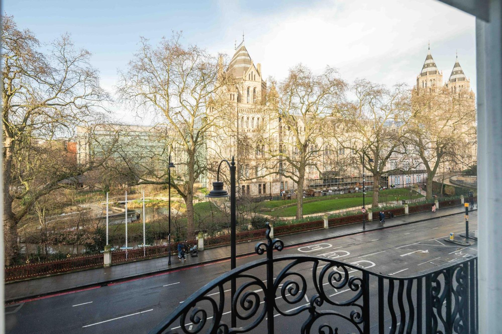 Kensington Muse Apartment London Bagian luar foto
